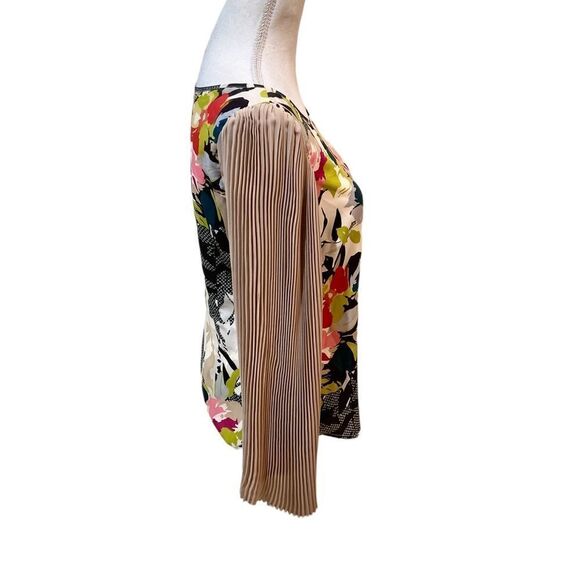Ck Heaven floral with tan pleated open sleeve top size medium - Picture 12 of 16